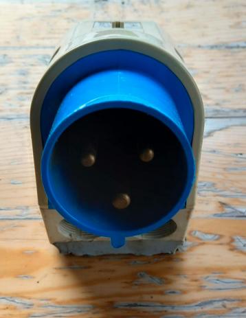 Wandcontactdoos - dik stopcontact -> 5€ beschikbaar voor biedingen