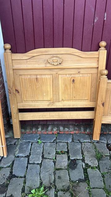 Houten 1 persoonsbed incl.lattenbodem en matras beschikbaar voor biedingen