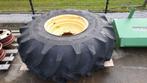 Goodyear Unused 23.1 - 26 tire with wheel, Articles professionnels