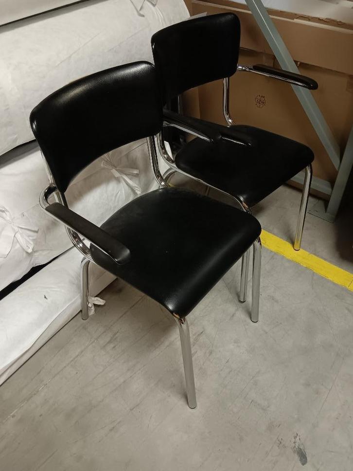 2 zwarte stoelen met Mid-century buisframe design van Tubax, Huis en Inrichting, Stoelen, Gebruikt, Twee, Leer, Metaal, Zwart