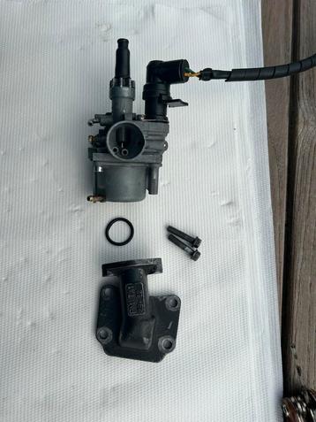 Orginele carburateur peugeot fox (12mm) + spruitstuk  beschikbaar voor biedingen
