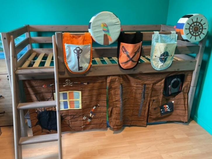 Lit Flexa mi-hauteur + pieds hauteur max, Enfants & Bébés, Chambre d'enfant | Lits superposés & Lits mezzanines, Utilisé, Lit mi-hauteur mezzanine