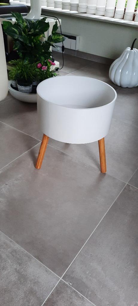 Moderne kleine holle tafel wit hout 43*38*17, Huis en Inrichting, Tafels | Bijzettafels, Zo goed als nieuw, Rond, Minder dan 45 cm
