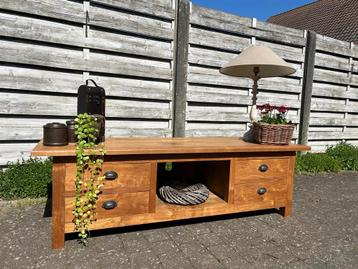 Schitterende TV kast in TEAK hout beschikbaar voor biedingen
