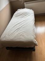 Een persoons bed met matras en donsdeken, Huis en Inrichting, Ophalen, Zo goed als nieuw