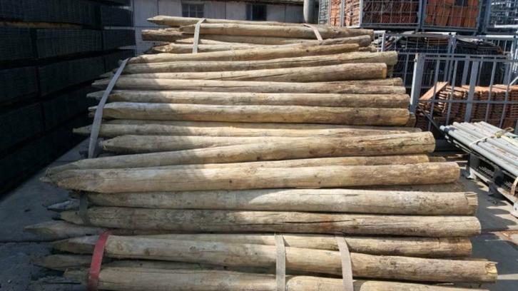 Weidepalen 3a 4 m lang, Tuin en Terras, Palen, Balken en Planken, Gebruikt, Palen, 250 cm of meer, Ophalen