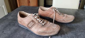 Herenschoenen Camel Active maat 9,5

Verkoop wegens te klein, Enlèvement ou Envoi, Porté