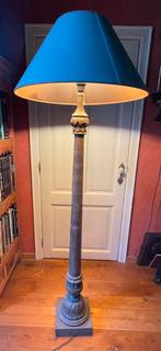 Hoge houten staanlamp met kap, Maison & Meubles, Lampes | Lampadaires, Comme neuf, Enlèvement
