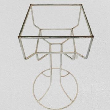 Vintage plantenstaander beschikbaar voor biedingen