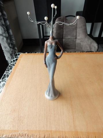 nr.2015 - juwelenhouder - Mannequin - 37cm - grijze jurk beschikbaar voor biedingen