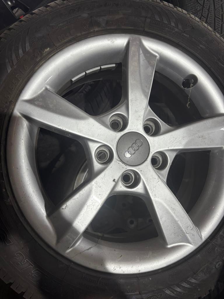 4 jantes audi avec pneus 7mm 205.55.16 vw seat skoda, Auto-onderdelen, Banden en Velgen, Band(en), Ophalen