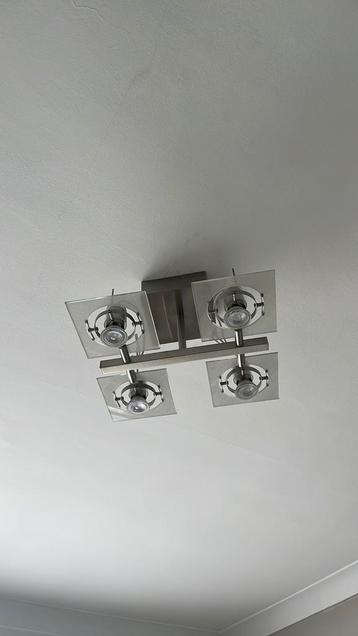 Plafond verlichting beschikbaar voor biedingen