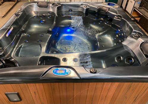 Jacuzzi / Spa 5 personen, Tuin en Terras, Bubbelbaden en Hottubs, Vast, Afdekzeil, Filter, Pomp, Ophalen
