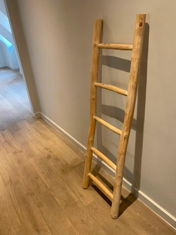 Bamboe ladder beschikbaar voor biedingen
