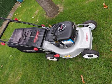 Grasmaaier zelftrekker in nieuwstaat 6pk moter  beschikbaar voor biedingen