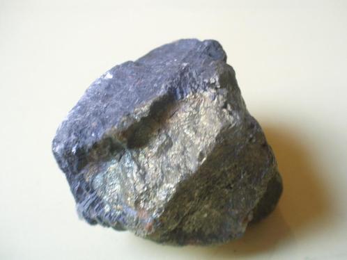 Chalcosine et chalcopyrite melée pierre unique Kongo 150g, Collections, Minéraux & Fossiles, Minéral, Enlèvement ou Envoi