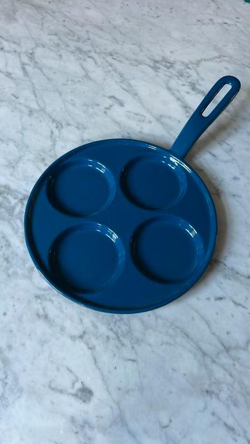 Gietijzeren pan voor pannekoekjes beschikbaar voor biedingen
