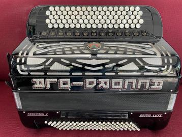Accordiola Cromaton V knopaccordeon . Cassotto..DO3., Musique & Instruments, Accordéons, Enlèvement ou Envoi, Avec valise, Accordiola