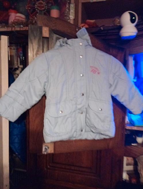 Veste fille 2/3 ans vous l'acheter sur vinted voir la descri, Kleding | Dames, Wintersportkleding, Gedragen, Ophalen of Verzenden
