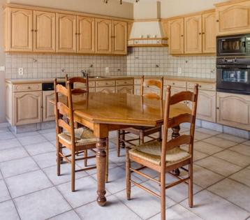 Eiken Keukentafel met 6 stoelen beschikbaar voor biedingen