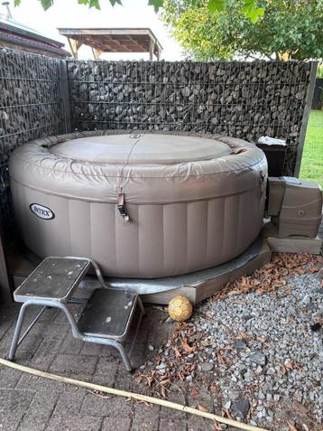 opblaasbare jacuzzi beschikbaar voor biedingen
