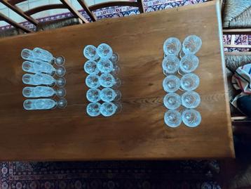 Set 30 Crystal D arc glazen beschikbaar voor biedingen
