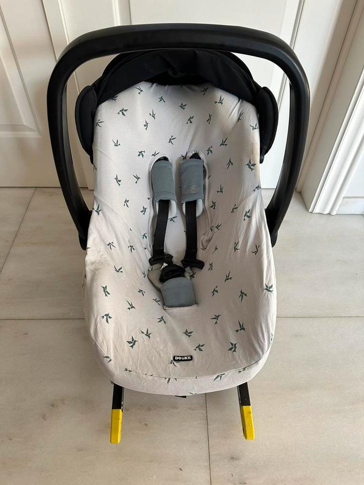 Maxi Cosi Marble met Isofix base met beschermhoes Dooky, Kinderen en Baby's, Autostoeltjes, Gebruikt, Isofix, Verstelbare rugleuning