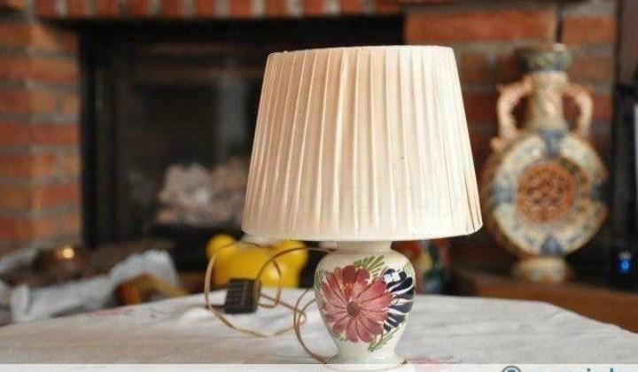 ancienne lampe pied faience, Antiquités & Art, Antiquités | Éclairage, Enlèvement ou Envoi