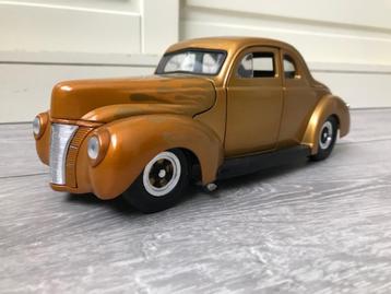 Ford Hot Rod schaal 1:18