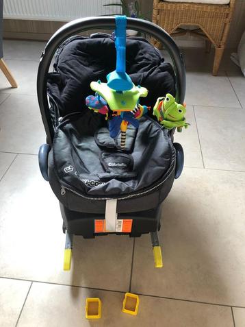 MaxiCosi autostoel+isofix base+voetenzak+verkleiningskussen beschikbaar voor biedingen