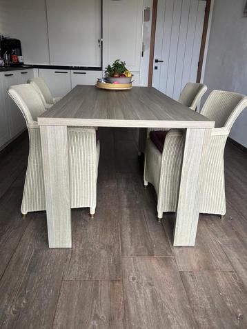 Tafel en 4 rieten stoelen Vincent Sheppard beschikbaar voor biedingen