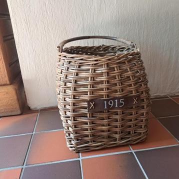 Rotan mand 1915 beschikbaar voor biedingen