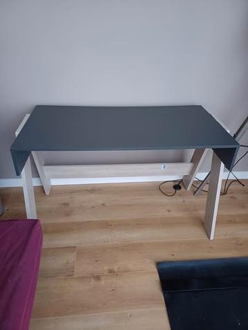 Bureau tafel op te halen disponible aux enchères