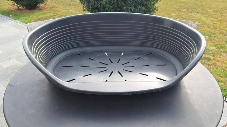 Panier en plastique gris/noir pour chien jusqu'à 30kg, Dieren en Toebehoren, Hondenmanden, Zo goed als nieuw, Ophalen