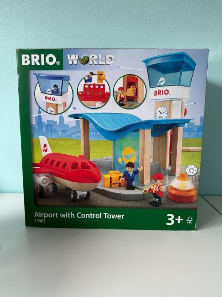 Brio-trein: luchthaventerminal en verkeerstoren, Kinderen en Baby's, Speelgoed | Houten speelgoed, Zo goed als nieuw, Overige typen