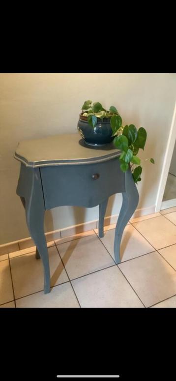 Mooi brocante kastje beschikbaar voor biedingen