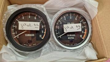 2 Yamaha RD250/350 toerentellers en tellerdeksels beschikbaar voor biedingen