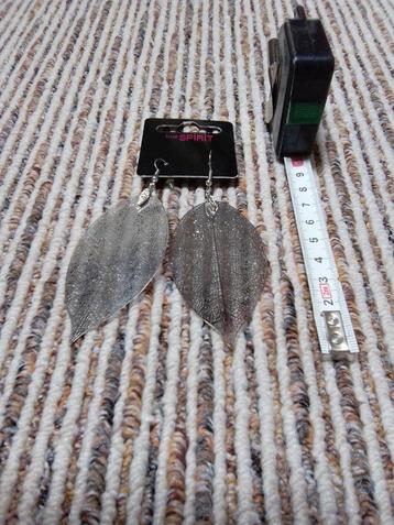 Oorringen  beschikbaar voor biedingen