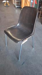 140 stapelbare horeca zaal vintage kuipstoel kantine outdoor, Huis en Inrichting, Stoelen, Ophalen of Verzenden, Bruin, Metaal