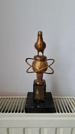 Ancien trophée de colombophile en bronze doré, Enlèvement