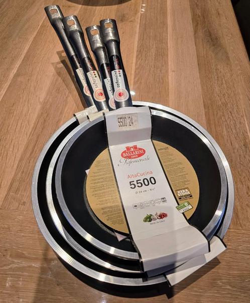 Antiaanbak aluminium koekenpan cm 32 Serie 5500, Huis en Inrichting, Keuken | Potten en Pannen, Nieuw, Aluminium, Ophalen