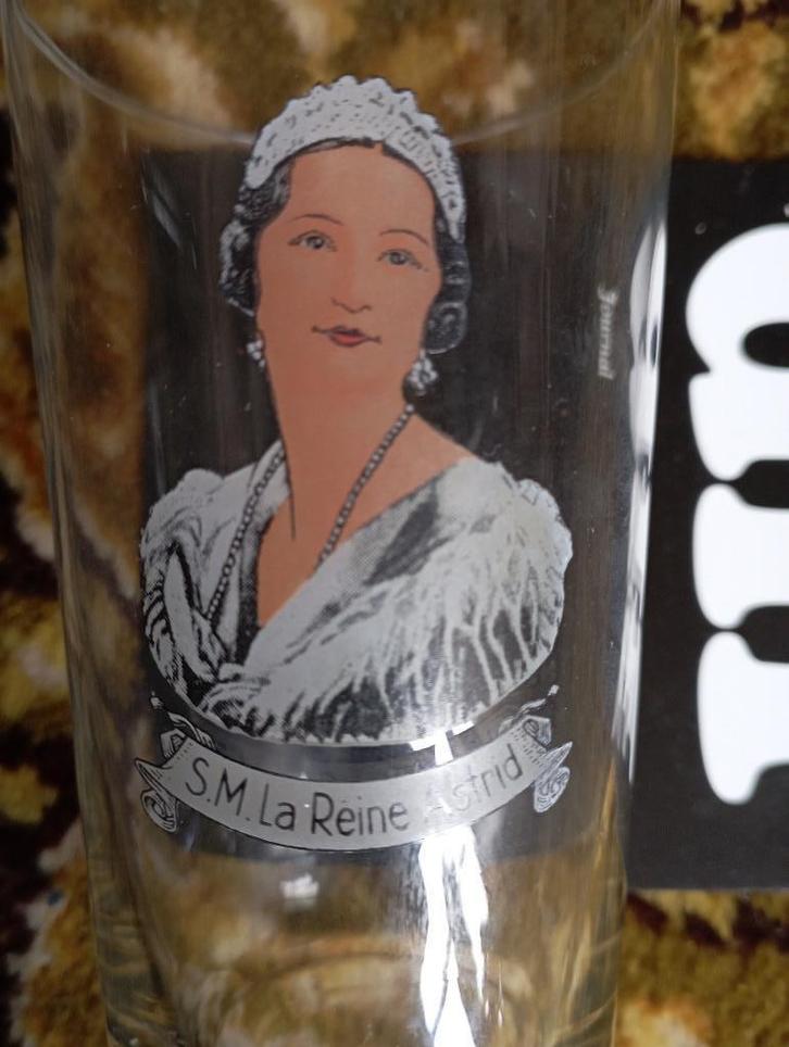 385) glas S.M. la reine Astrid, Verzamelen, Koningshuis en Royalty, Zo goed als nieuw, Overige typen, Ophalen of Verzenden