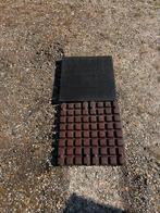 Rubberen tegels ca 50x50x4,5 speeltoestel stal dak ruim 30m2, Ophalen