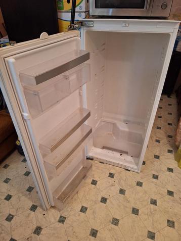 SIEMENS INBOUWKOELKAST + INDESIT NO FROST KOELKAST  beschikbaar voor biedingen