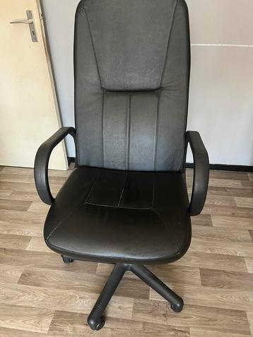 Bureau stoel beschikbaar voor biedingen