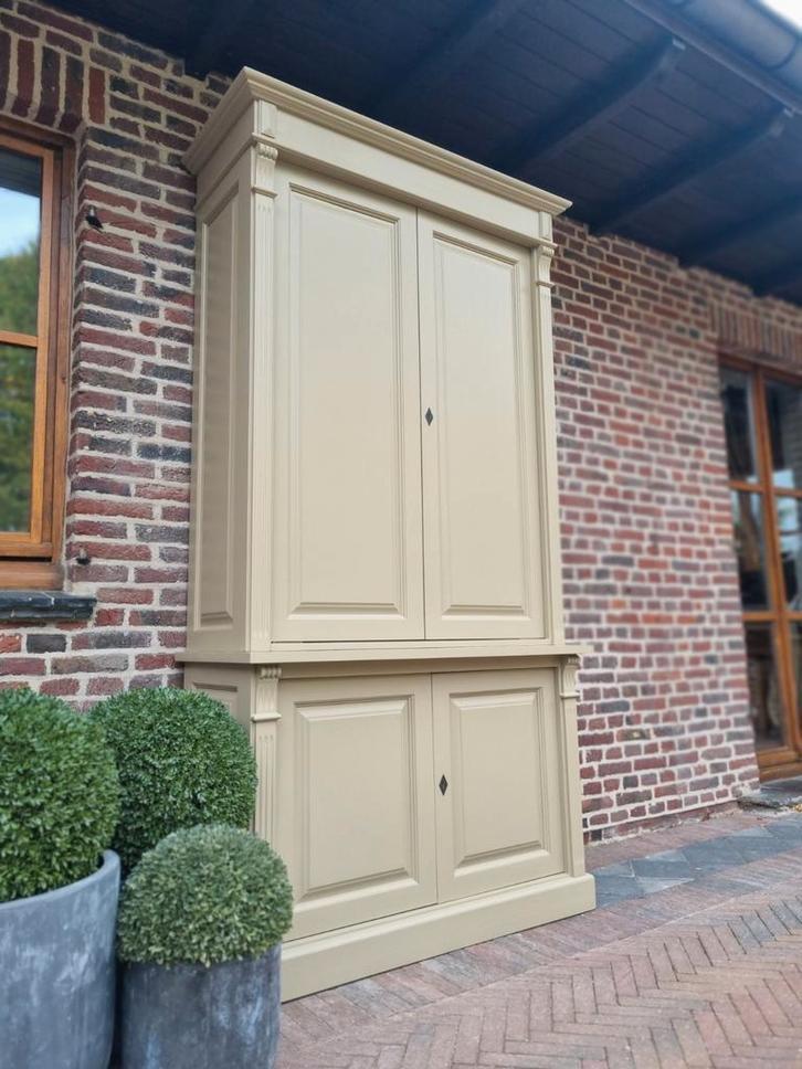 Massief houten buffetkast GRATIS LEVERING, Huis en Inrichting, Kasten | Buffetkasten, Zo goed als nieuw, Ophalen of Verzenden