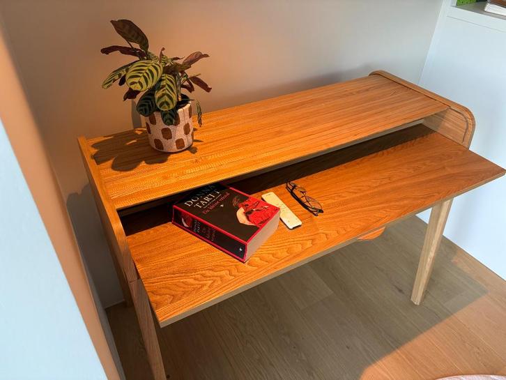 Bureau scandinavisch (merk: Zuiver), Huis en Inrichting, Bureaus, Zo goed als nieuw, Bureau, Ophalen