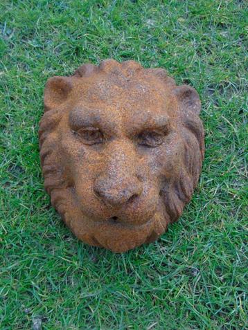 statue d une tête de lion jet d eau en fonte pat rouillé