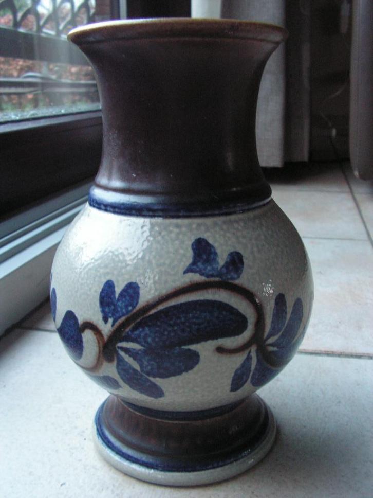 Mooie vaas in aardewerk., Huis en Inrichting, Woonaccessoires | Vazen, Zo goed als nieuw, Overige kleuren, Minder dan 50 cm, Aardewerk of Porselein