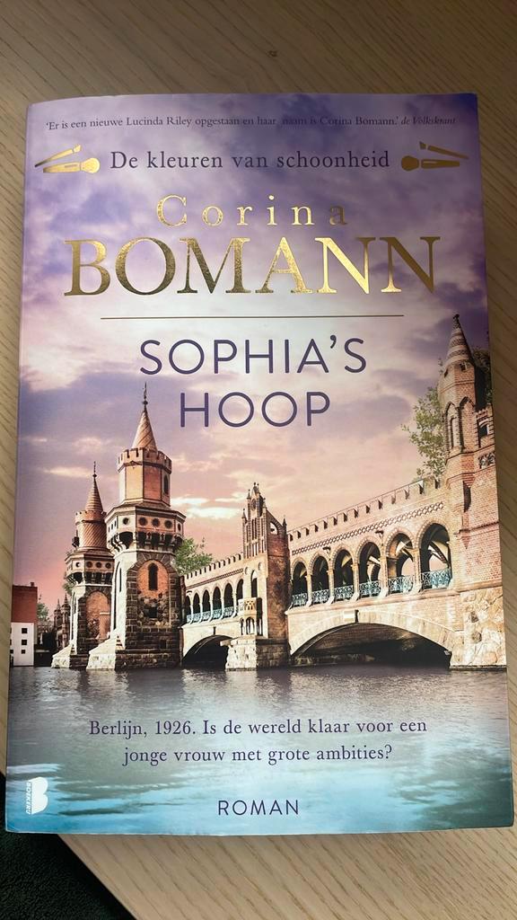 Corina Bomann - Sophia's hoop, Boeken, Literatuur, Zo goed als nieuw, Ophalen of Verzenden